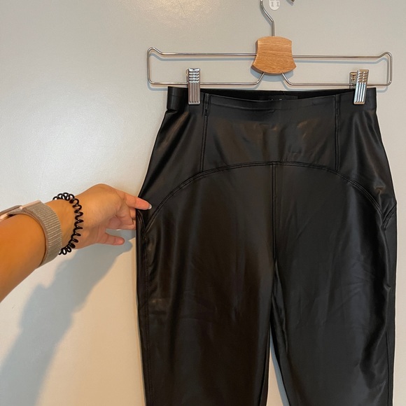 Akira faux leather leggings - Picture 4 of 13